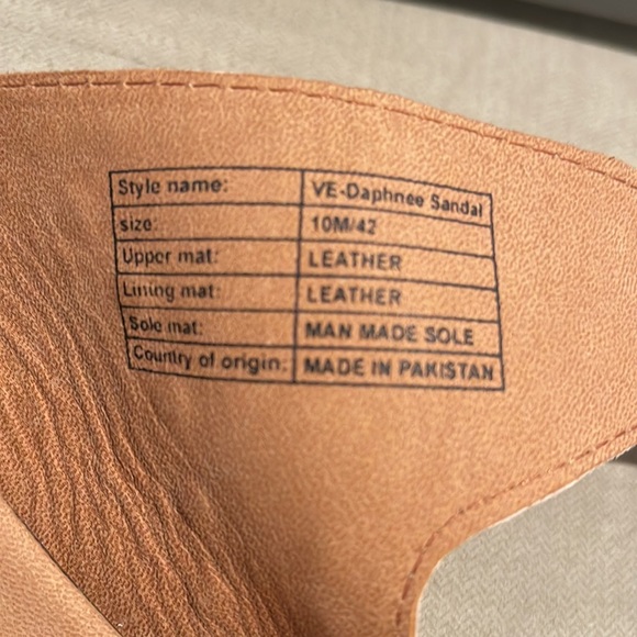 Vince Camuto Daphnee Sandal - Picture 8 of 9